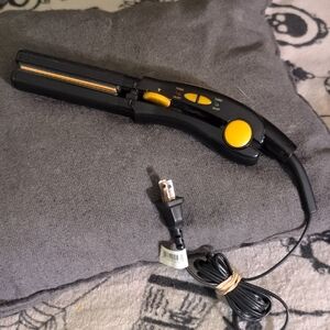 Conair On the Go Flat Iron